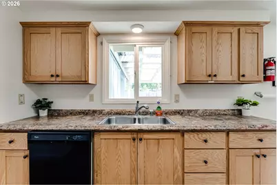 1141 W 24th Ave, Eugene, OR 97405 - Photo 4