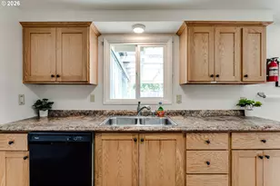 1141 W 24th Ave, Eugene, OR 97405 - Photo 4