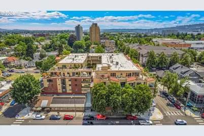 1620 NE Broadway St #432, Portland, OR 97232 - Photo 32