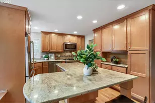 13876 Provincial Hill Dr, Lake Oswego, OR 97035 - Photo 10