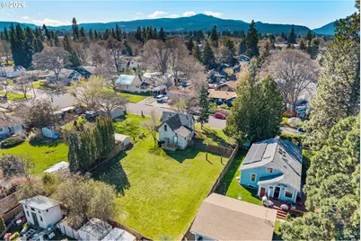 1011 5th St, Hood River, OR 97031 - Photo 4