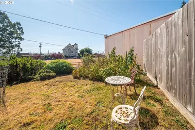 1576 Union Ave, North Bend, OR 97459 - Photo 6