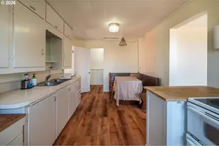 1576 Union Ave, North Bend, OR 97459 - Photo 16