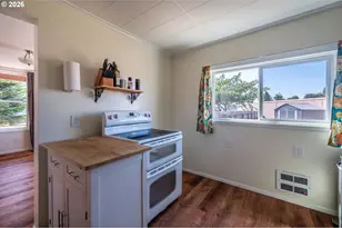 1576 Union Ave, North Bend, OR 97459 - Photo 14