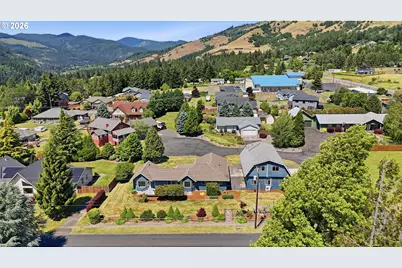 1114 Neal Rd, White Salmon, WA 98672 - Photo 2