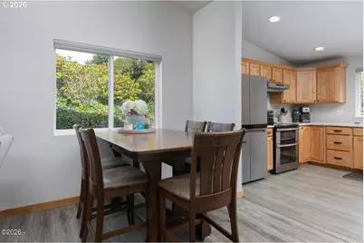 821 SE Vista Dr, Newport, OR 97365 - Photo 10