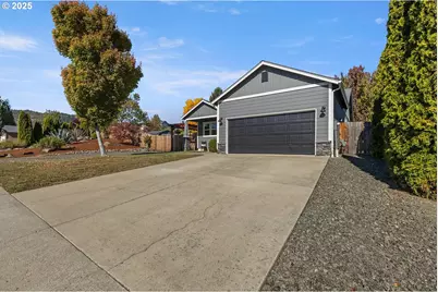 135 Othello Ave, Roseburg, OR 97471 - Photo 38