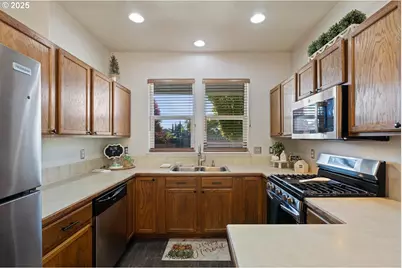 135 Othello Ave, Roseburg, OR 97471 - Photo 14