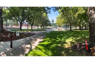 8922 SE Market St, Portland, OR 97216 - Photo 38