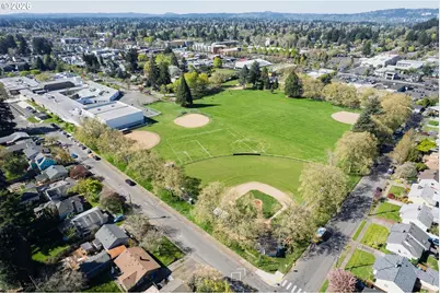 8922 SE Market St, Portland, OR 97216 - Photo 32