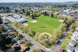 8922 SE Market St, Portland, OR 97216 - Photo 32