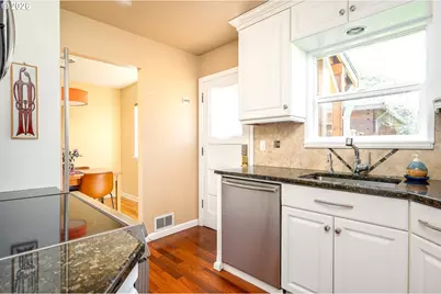 8922 SE Market St, Portland, OR 97216 - Photo 12