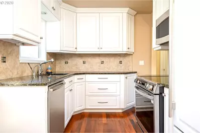 8922 SE Market St, Portland, OR 97216 - Photo 10