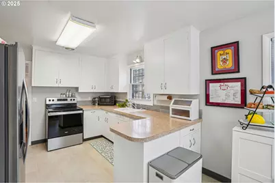 10985 SE Holgate Blvd, Portland, OR 97266 - Photo 10