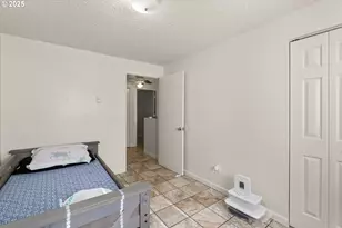 1720 17th St, Springfield, OR 97477 - Photo 2