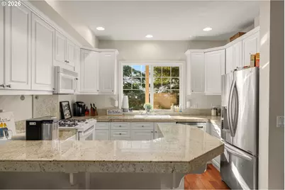 11338 SW Capitol Hwy, Portland, OR 97219 - Photo 8