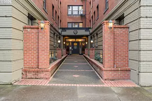 2109 NW Irving St NW, Portland, OR 97210 - Photo 4