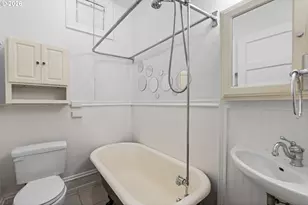 2109 NW Irving St NW, Portland, OR 97210 - Photo 18