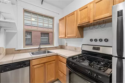 2109 NW Irving St NW #410, Portland, OR 97210 - Photo 16