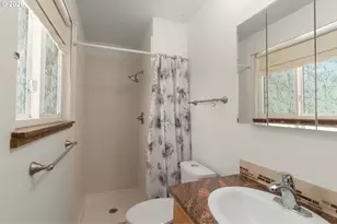 14025 SW Rochester Dr, Beaverton, OR 97008 - Photo 16