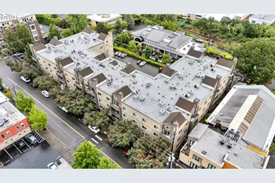 4320 S Corbett Ave #302, Portland, OR 97239 - Photo 2