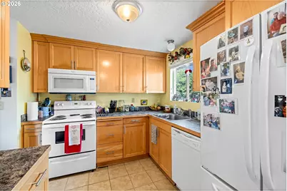 1315 Rainier Rd, Woodburn, OR 97071 - Photo 8