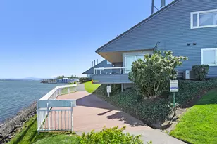 81 N Hayden Bay Dr, Portland, OR 97217 - Photo 32