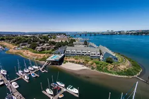 81 N Hayden Bay Dr, Portland, OR 97217 - Photo 2