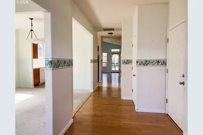 614 Burghardt Dr, Molalla, OR 97038 - Photo 2