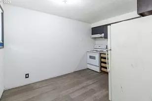 1337 10th Ave, Longview, WA 98632 - Photo 6