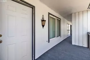 1337 10th Ave, Longview, WA 98632 - Photo 4