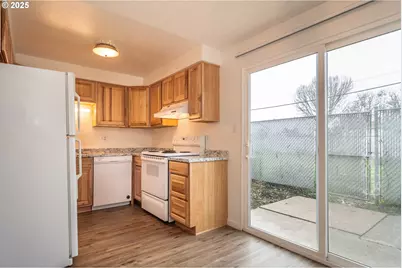 885 NE Sunset St #11, Roseburg, OR 97470 - Photo 16