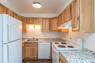 885 NE Sunset St, Roseburg, OR 97470 - Photo 14