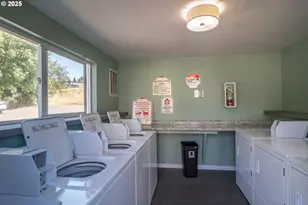 885 NE Sunset St, Roseburg, OR 97470 - Photo 40