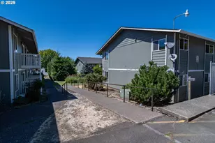 885 NE Sunset St, Roseburg, OR 97470 - Photo 38