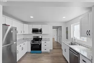 243 S Marple St, Coos Bay, OR 97420 - Photo 18