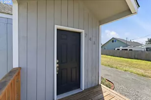 243 S Marple St, Coos Bay, OR 97420 - Photo 8