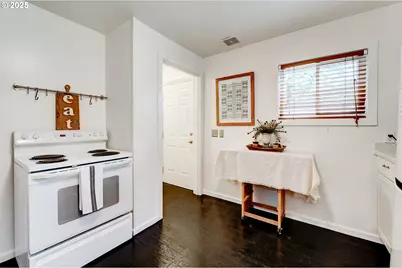 488 B St, Independence, OR 97351 - Photo 12