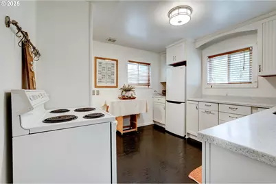 488 B St, Independence, OR 97351 - Photo 8