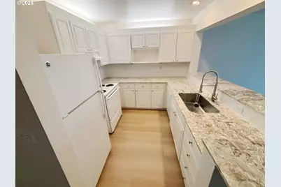 247 N Hayden Bay Dr, Portland, OR 97217 - Photo 12
