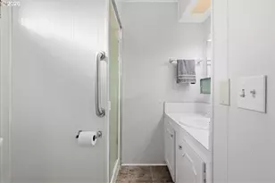 5422 Portland Rd NE, Salem, OR 97305 - Photo 16