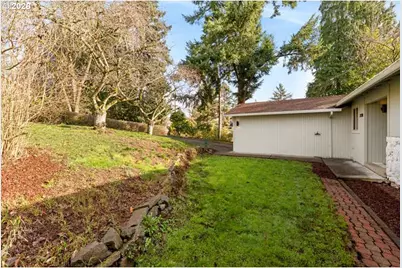 2738 SW Moss St, Portland, OR 97219 - Photo 40