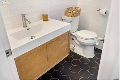 2738 SW Moss St, Portland, OR 97219 - Photo 20