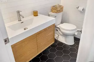 2738 SW Moss St, Portland, OR 97219 - Photo 20