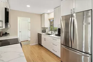 2738 SW Moss St, Portland, OR 97219 - Photo 10