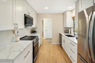 2738 SW Moss St, Portland, OR 97219 - Photo 12