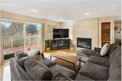 2738 SW Moss St, Portland, OR 97219 - Photo 8