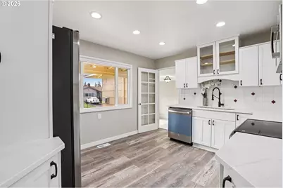 18021 SE Mill Ct, Portland, OR 97233 - Photo 8