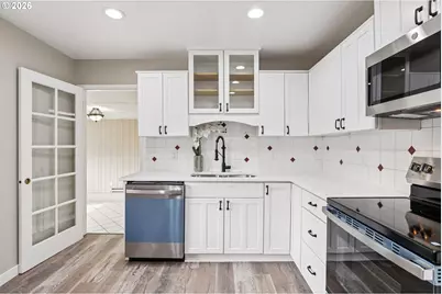 18021 SE Mill Ct, Portland, OR 97233 - Photo 10