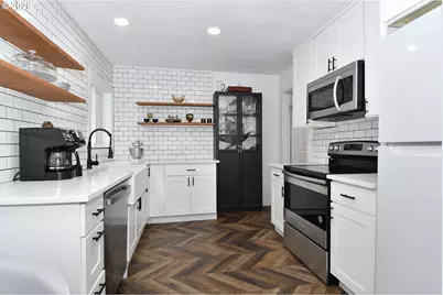 2410 SE Tarbell Ave, Milwaukie, OR 97267 - Photo 6